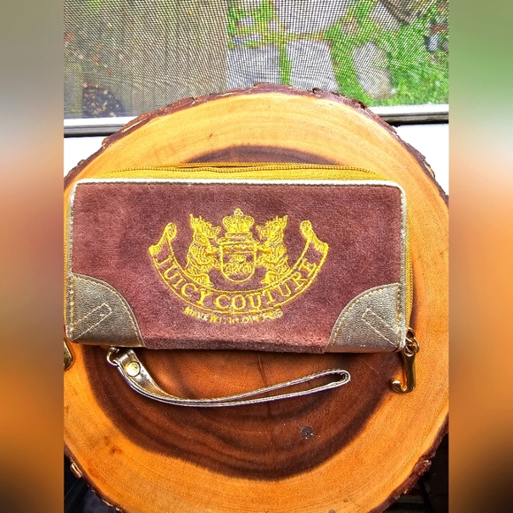 Vintage Y2k Juicy Couture Brown Wallet with Gold Details/Authenticity Unknown! - Picture 1 of 10
